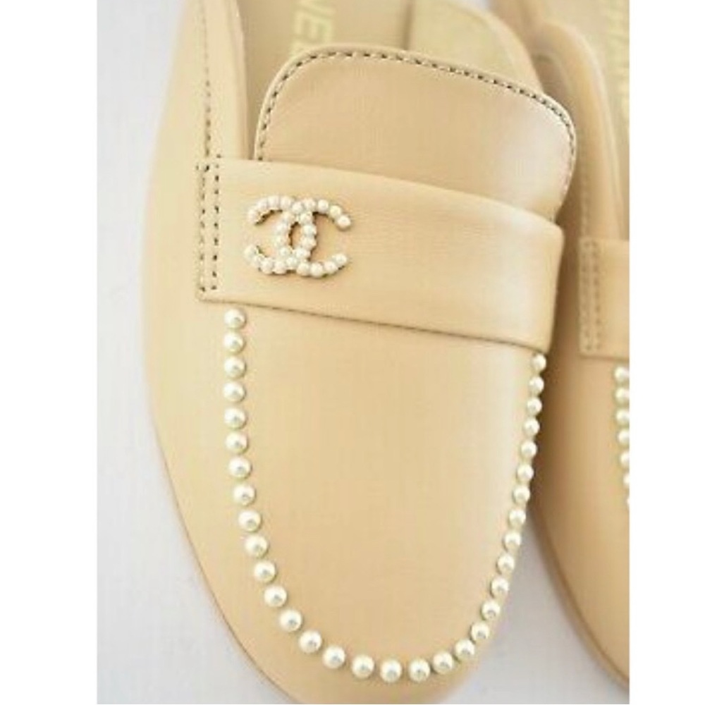 Brand New! Chanel 20P Beige Lambskin Pearl CC logo Backless slide Mule Loafer - Picture 7 of 8